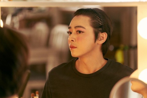 Jo Jung Suk và những tài tử Hàn giả gái xinh đẹp- Ảnh 8. Để nhập vai nữ phi công, Jo Jung Suk phải giảm 7kg, tập thói quen nữ tính và hóa trang nhiều giờ liền