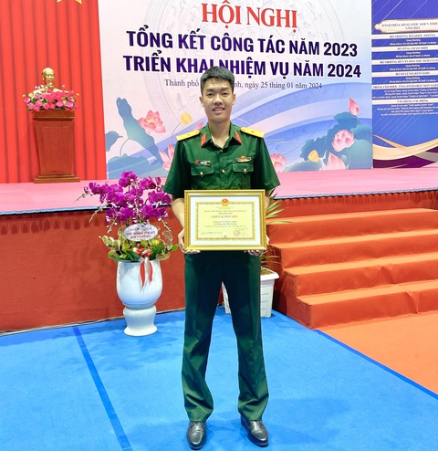 Cuộc ngược dòng ngoạn mục của Lê Đức Phát- Ảnh 3. Ngành thể thao Quân đội vinh danh Lê Đức Phát - Ảnh: FBNV
