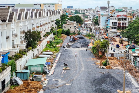 Giải ngân đầu tư công: Không được chậm trễ nữa- Ảnh 4. Đường Dương Quảng Hàm là dự án “thúc” tỉ lệ giải ngân quận Gò Vấp, TP.HCM tăng tốc - Ảnh: PHƯƠNG QUYÊN