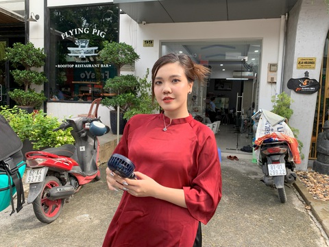 Rap viet ao dai: Rapper L-Bee trong trang phục áo dài đi tuyển sinh Rap Việt 2024 - Ảnh: THÙY LINH. Rap viet ao dai: Rapper L-Bee trong trang phục áo dài đi tuyển sinh Rap Việt 2024 - Ảnh: THÙY LINH.