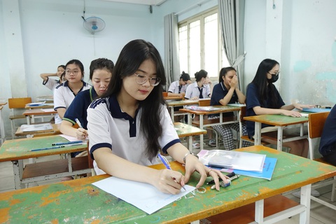 TP.HCM công bố điểm thi tốt nghiệp THPT 2024- Ảnh 1. Thí sinh thi tốt nghiệp THPT năm 2024 tại TP.HCM - Ảnh: NHƯ HÙNG