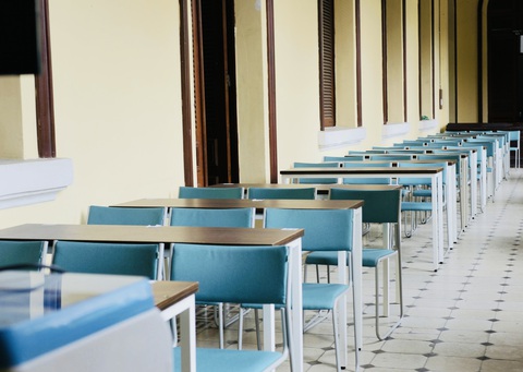 TAND TP.HCM cũng trang bị thêm nhiều bàn ghế, đảm bảo chỗ ngồi cho số lượng lớn luật sư, đương sự - Ảnh: ĐÌNH KHẢI TAND TP.HCM cũng trang bị thêm nhiều bàn ghế, đảm bảo chỗ ngồi cho số lượng lớn luật sư, đương sự - Ảnh: ĐÌNH KHẢI