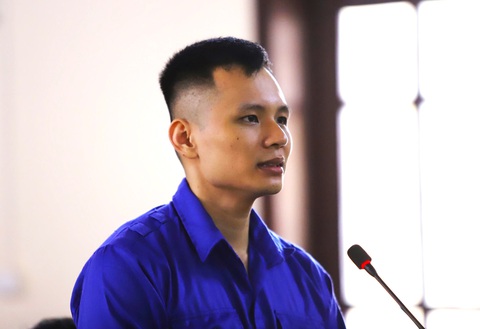 Hai công an cấu kết bán ma túy nhận 15 và 18 năm tù- Ảnh 2. Bị cáo Phạm Quang Dương - Ảnh: H.A.