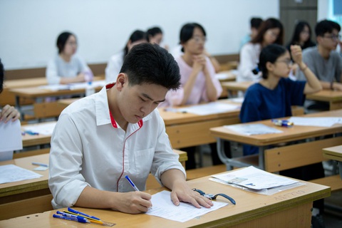 Tốp các trường ở Hà Nội có điểm trung bình môn thi tốt nghiệp THPT cao nhất- Ảnh 1. Thí sinh Hà Nội trong kỳ thi tốt nghiệp THPT 2024 - Ảnh: NAM TRẦN