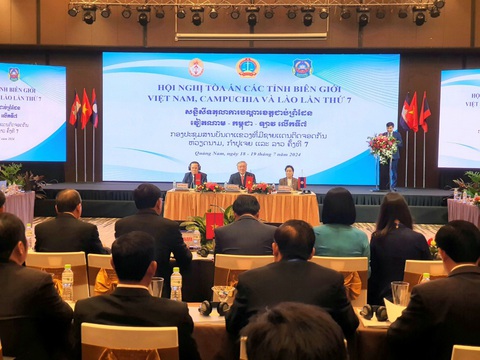 Hội nghị tòa án các tỉnh có chung đường biên giới Việt Nam, Campuchia và Lào lần thứ 7- Ảnh 2. Quang cảnh hội nghị - Ảnh: M.T.