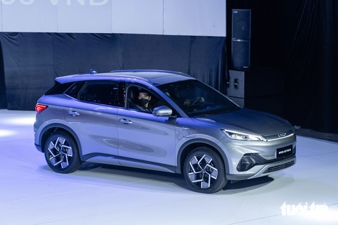 BYD Việt Nam chốt giá 3 xe từ 659 triệu đồng, đi được 400-520km/sạc, không có trạm sạc riêng- Ảnh 2. Xe được bảo hành 6 năm hoặc 150.000km. Pin xe được bảo hành 8 năm hoặc 160.000km - Ảnh: LINH ĐAN
