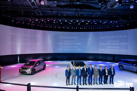 BYD Việt Nam chốt giá 3 xe từ 659 triệu đồng, đi được 400-520km/sạc, không có trạm sạc riêng- Ảnh 1. BYD vào Việt Nam trước hết với 3 mẫu Atto 3, Dolphin và Seal - Ảnh: LINH ĐAN