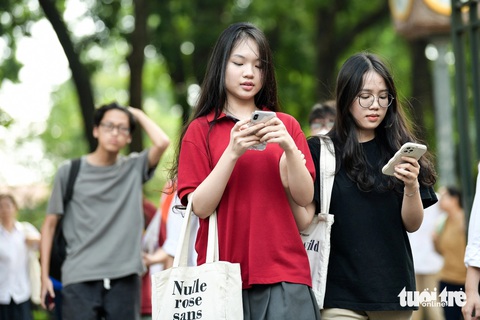 Trường đại học Thương mại và nhiều trường công bố điểm sàn xét tuyển- Ảnh 1. Thêm nhiều trường đại học công bố điểm sàn xét tuyển - Ảnh: NAM TRẦN
