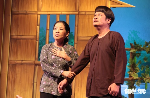 Nghệ sĩ Thanh Nam (phải) và vợ là nghệ sĩ Y Phương trong vở Cơn mê cuối cùng của Đoàn cải lương nhân dân Kiên Giang tham gia Liên hoan cải lương toàn quốc năm 2015 - Ảnh: LINH ĐOAN Nghệ sĩ Thanh Nam (phải) và vợ là nghệ sĩ Y Phương trong vở Cơn mê cuối cùng của Đoàn cải lương nhân dân Kiên Giang tham gia Liên hoan cải lương toàn quốc năm 2015 - Ảnh: LINH ĐOAN