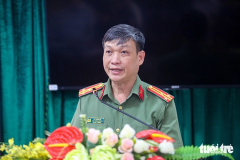 Lợi dụng ngân hàng 'siết' vay vốn, tội phạm tín dụng đen lộ mặt tại Tây Ninh- Ảnh 1. Thượng tá Võ Thanh Kim - phó trưởng Phòng an ninh chính trị nội bộ Công an tỉnh Tây Ninh - phát biểu - Ảnh: CHÂU TUẤN