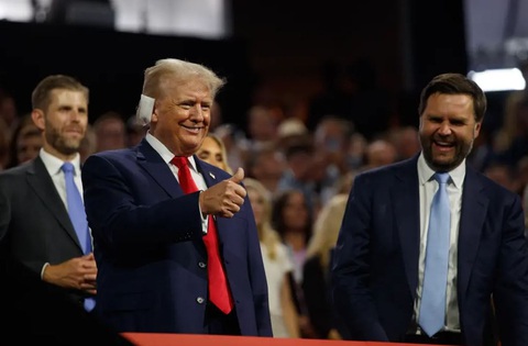 Lãnh đạo cấp cao Việt Nam gửi lời thăm hỏi, mong ông Trump sớm bình phục- Ảnh 1. Ông Trump tại Đại hội Đảng Cộng hòa ngày 15-7 - Ảnh: REUTERS