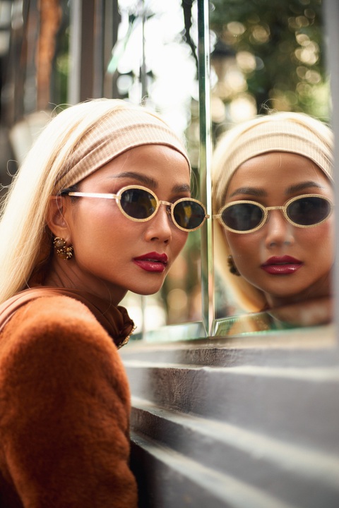 Loạt outfit màu sắc của H'Hen Niê ‘làm nóng’ Sa Pa- Ảnh 6. Loạt outfit màu sắc của H'Hen Niê ‘làm nóng’ Sa Pa- Ảnh 6.