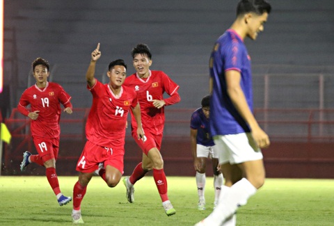 Quang Dũng lập siêu phẩm, U19 Việt Nam cầm hòa Myanmar- Ảnh 2. Quang Dũng ghi bàn gỡ hòa cho U19 Việt Nam - Ảnh: VFF