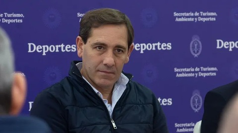 Thứ trưởng Argentina bị cho thôi việc vì ép Messi xin lỗi- Ảnh 1. Thứ trưởng Thể thao Argentina Julio Garro mất việc vì muốn Messi xin lỗi - Ảnh: X