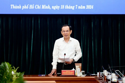 Tiểu ban Văn kiện Đại hội Đảng XIV làm việc với Thường vụ Thành ủy TP.HCM- Ảnh 2. Bí thư Thành ủy TP.HCM Nguyễn Văn Nên phát biểu - Ảnh: PHƯƠNG QUYÊN