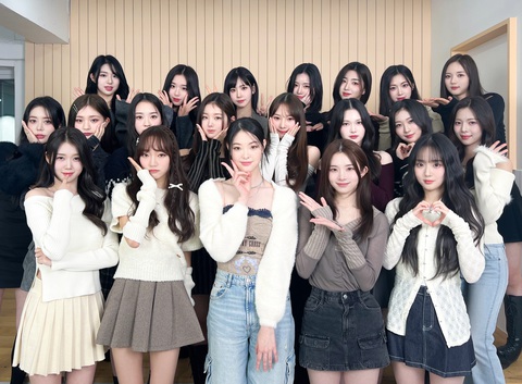 ``Nhóm nhạc 24 thành viên'' ``tripleS'' Nhóm nhạc 24 thành viên TripleS