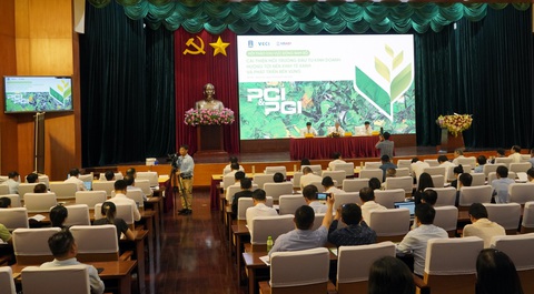 Phát triển kinh tế xanh Đông Nam Bộ, doanh nghiệp than khó ở đất đai và hành chính- Ảnh 1. Quang cảnh hội thảo phát triển kinh tế xanh vùng Đông Nam Bộ - Ảnh: ĐÔNG HÀ