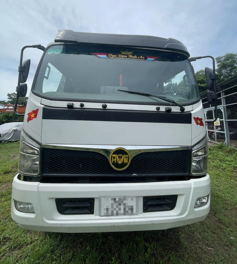 Tạm giữ tài xế tông nữ giáo viên rồi nhẫn tâm bỏ trốn trong đêm- Ảnh 2. Chiếc xe gây ra tai nạn - Ảnh: KIỀU HẢO