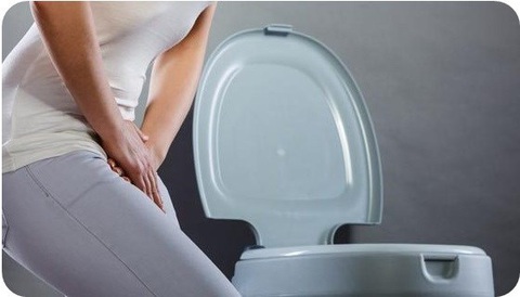Vì sao phụ nữ dễ mắc són tiểu?- Ảnh 1. Són tiểu là căn bệnh khó nói và thường gây xấu hổ cho chị em phụ nữ - Ảnh minh họa