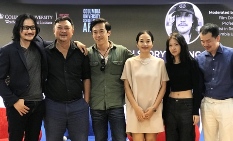 Xem xong Song Lang, có khán giả phương Tây phân biệt được cải lương và tuồng- Ảnh 1. Từ trái qua: Tony Bùi, Phan Gia Nhật Linh, Leon Lê, Trần Thị Bích Ngọc, Nguyễn Phan Linh Đan và Trịnh Đình Lê Minh - Ảnh: Đ.D