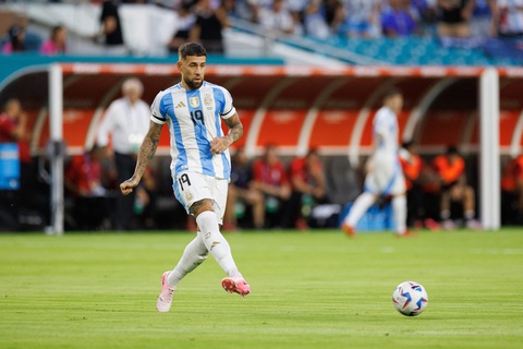 Điểm mặt các ngôi sao bóng đá tại Olympic Paris 2024- Ảnh 2. Otamendi là đội trưởng của U23 Argentina tại Olympic Paris 2024 - Ảnh: REUTERS