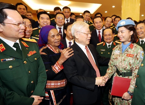 Tổng bí thư Nguyễn Phú Trọng - nhà lãnh đạo được nhân dân yêu mến- Ảnh 3. Tổng bí thư, Chủ tịch nước Nguyễn Phú Trọng - bí thư Quân ủy Trung ương - gặp mặt thân mật Đoàn đại biểu điển hình tiên tiến toàn quốc trong xây dựng nền quốc phòng toàn dân vững mạnh - Ảnh: TTXVN