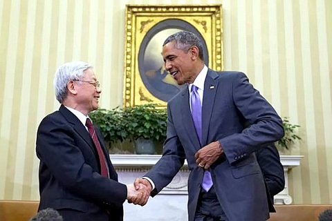 Tổng bí thư Nguyễn Phú Trọng bắt tay Tổng thống Mỹ Barack Obama ở Nhà Trắng vào tháng 7-2015 - Ảnh: ZIMBO Tổng bí thư Nguyễn Phú Trọng bắt tay Tổng thống Mỹ Barack Obama ở Nhà Trắng vào tháng 7-2015 - Ảnh: ZIMBO