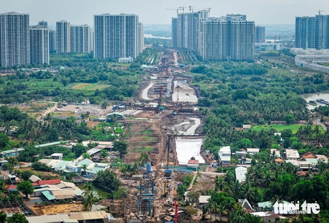 Giám đốc Ban Giao thông: 3 mốc tiến độ để đảm bảo đường vành đai 3 TP.HCM về đích đúng hẹn- Ảnh 1. Từ nay đến tháng 8-2024, dự án vành đai 3 TP.HCM có cát để gia tải - Ảnh: CHÂU TUẤN