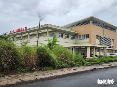 Vì sao mua máy phóng xạ trị ung thư 10 năm chưa sử dụng được?- Ảnh 1. Trung tâm Y học hạt nhân và xạ trị - nơi vận hành, bảo quản máy phóng xạ trị ung thư nhưng chưa hoạt động được suốt 10 năm nay - Ảnh: BỬU ĐẤU