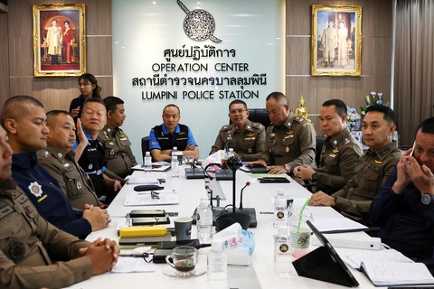 Cảnh sát Thái Lan đang truy tìm nguồn gốc xyanua mà hung thủ sử dụng để đầu độc 6 người Việt tại Bangkok - Ảnh: REUTERS Cảnh sát Thái Lan đang truy tìm nguồn gốc xyanua mà hung thủ sử dụng để đầu độc 6 người Việt tại Bangkok - Ảnh: REUTERS