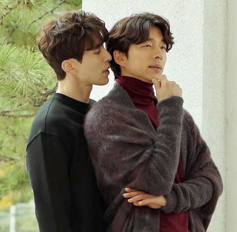Bộ đôi ‘Yêu tinh - Thần chết’ Gong Yoo và Lee Dong Wook tình bể bình gây sốt- Ảnh 1. Gong Yoo và Lee Dong Wook tình tứ như cặp đôi