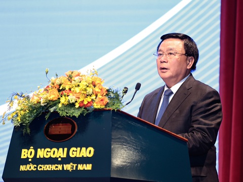 Những bài học từ Hiệp định Geneve 1954 vẫn còn nguyên giá trị- Ảnh 1. GS.TS Nguyễn Xuân Thắng - ủy viên Bộ Chính trị, giám đốc Học viện Chính trị quốc gia Hồ Chí Minh, chủ tịch Hội đồng Lý luận Trung ương - phát biểu tại hội thảo - Ảnh: P.H.