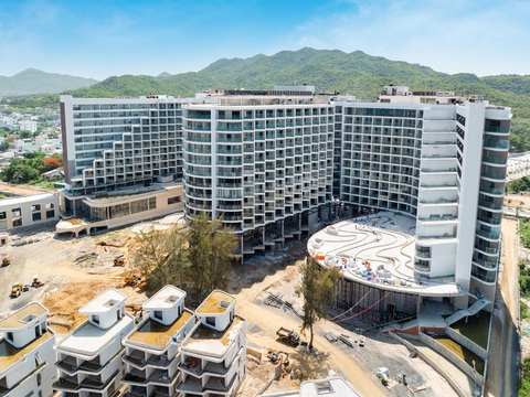 Du lịch Long Hải ‘ghi điểm’ với du khách nhờ diện mạo mới- Ảnh 3. Charm Resort Long Hải đang dần hoàn thiện, dự kiến bàn giao vào quý 1/2025