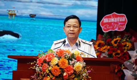 Quân chủng Hải quân đưa đón hàng ngàn lượt phóng viên viết về biển đảo- Ảnh 4. Trung tướng Nguyễn Văn Bổng - chính ủy Quân chủng Hải quân - nhấn mạnh vai trò, tầm quan trọng của việc phối hợp tuyên truyền biển, đảo đến với người dân trong và ngoài nước - Ảnh: T.THẮNG