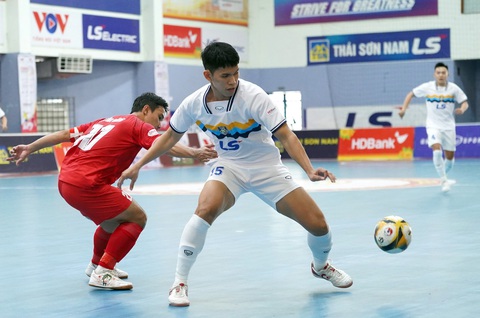 CLB Thái Sơn Nam TP.HCM lần thứ 13 vô địch futsal quốc gia- Ảnh 1. CLB Thái Sơn Nam TP.HCM (áo trắng) trong trận thắng Tân Hiệp Hưng 5-1 - Ảnh: TSN TP.HCM