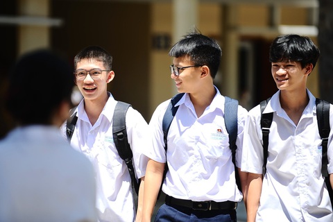 Thí sinh khó gửi và nhận tin nhắn để đăng ký xét tuyển- Ảnh 1. Thí sinh sau khi biết điểm thi THPT sẽ thực hiện đăng ký nguyện vọng xét tuyển trên hệ thống của Bộ Giáo dục và Đào tạo từ ngày 18 đến 30-7 - Ảnh: LÂM THIÊN