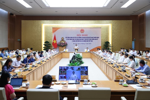 Ngoại giao kinh tế Việt Nam ngày càng chuyên nghiệp, bài bản- Ảnh 2. Toàn cảnh hội nghị ngày 18-7 - Ảnh: VGP