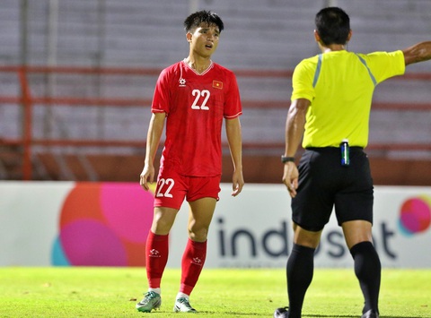 HLV U19 Việt Nam phản ứng, nói trọng tài có sai sót- Ảnh 2. Cầu thủ U19 Việt Nam thất vọng với trọng tài - Ảnh: VFF