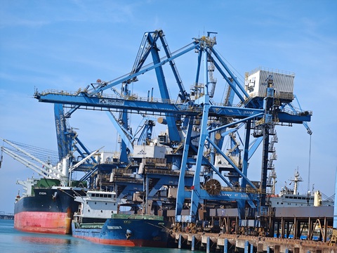 Cuộc đua logistics xanh, tăng sức cạnh tranh hàng Việt xuất khẩu- Ảnh 1. Các doanh nghiệp logistics Việt Nam đang chuyển mình đáp ứng xu hướng xanh hóa theo xu hướng quốc tế - Ảnh: CÔNG TRUNG