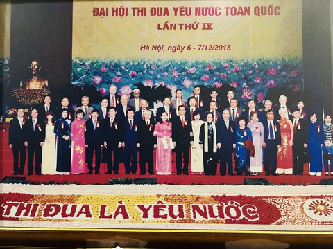 Bà Trần Thị Chang (bên phải Tổng bí thư Nguyễn Phú Trọng) trong sự kiện Xuân Quê hương năm 2016 - Ảnh: NVCC Kiều bào và kỷ niệm đáng nhớ với Tổng bí thư Nguyễn Phú Trọng- Ảnh 4.