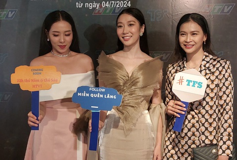 Miền quên lãng: Ông Hội của Huy Cường ác mọi 'ngóc ngách'- Ảnh 2. Các nữ diễn viên trẻ trong buổi ra mắt phim - Ảnh: HOÀNG LÊ