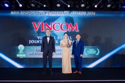 Vincom Retail nhận 2 giải thưởng liên tiếp- Ảnh 5. Vincom Retail nhận giải thưởng Green Leadership tại TP.HCM ngày 28-6 vừa qua