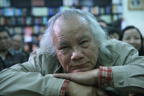 Nhà thơ Hoàng Cát năm 2008 - Ảnh: NGUYỄN ĐÌNH TOÁN Nhà thơ Hoàng Cát năm 2008 - Ảnh: NGUYỄN ĐÌNH TOÁN