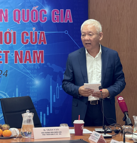 Doanh nghiệp fintech Việt loay hoay trong chiếc áo chật- Ảnh 2. TS Trần Văn, viện trưởng Viện Phát triển kinh tế số (IDS) - Ảnh: A.H