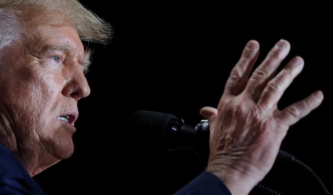 Tranh cãi gay gắt vụ miễn truy tố ông Trump- Ảnh 1. Cựu tổng thống Mỹ Donald Trump - Ảnh: Reuters