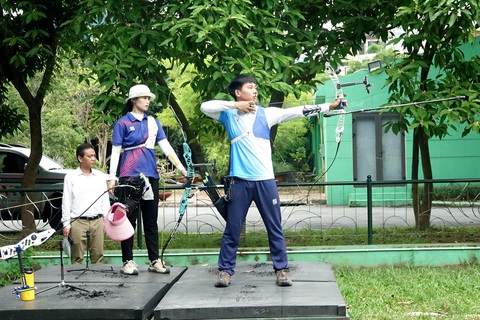 Hai cung thủ Lê Quốc Phong và Đỗ Thị Ánh Nguyệt được tạo môi trường tập luyện sát nhất với điều kiện thi đấu tại Olympic 2024 - Ảnh: HOÀNG TÙNG Hai cung thủ Lê Quốc Phong và Đỗ Thị Ánh Nguyệt được tạo môi trường tập luyện sát nhất với điều kiện thi đấu tại Olympic 2024 - Ảnh: HOÀNG TÙNG