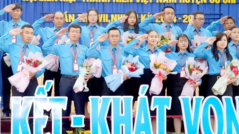 Nâng cao năng lực số, giúp thanh niên nông thôn khởi nghiệp- Ảnh 1. Ủy ban Hội Liên hiệp Thanh niên Việt Nam huyện Củ Chi nhiệm kỳ 2024 - 2029 ra mắt nhận nhiệm vụ - Ảnh: K.A.