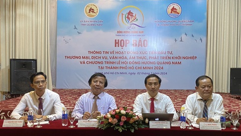 Ban tổ chức chia sẻ những điểm đặc biệt của Lễ hội đồng hương Quảng Nam tại TP.HCM 2024 - Ảnh: ĐĂNG KHƯƠNG Ban tổ chức chia sẻ những điểm nổi bật của Lễ hội đồng hương Quảng Nam tại TP.HCM 2024 vào chiều 2-7- Ảnh: ĐĂNG KHƯƠNG