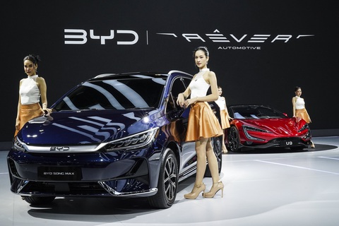 Các người mẫu giới thiệu mẫu xe điện BYD Song MAX tại Triển lãm ô tô quốc tế Bangkok lần thứ 45 năm 2024 ngày 30-3-2024 - Ảnh: Getty Các người mẫu giới thiệu mẫu xe điện BYD Song MAX tại Triển lãm ô tô quốc tế Bangkok lần thứ 45 năm 2024 ngày 30-3-2024. Phần lớn sự tăng trưởng của xe Trung Quốc sẽ diễn ra bên ngoài thị trường nội địa, tạo nên áp lực cạnh tranh khốc liệt cho các thương hiệu phương Tây - Ảnh: Getty