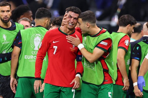 Ronaldo bật khóc nức nở vì đá hỏng phạt đền- Ảnh 1. Ronaldo bật khóc nức nở khi bỏ lỡ phạt đền - Ảnh GETTY